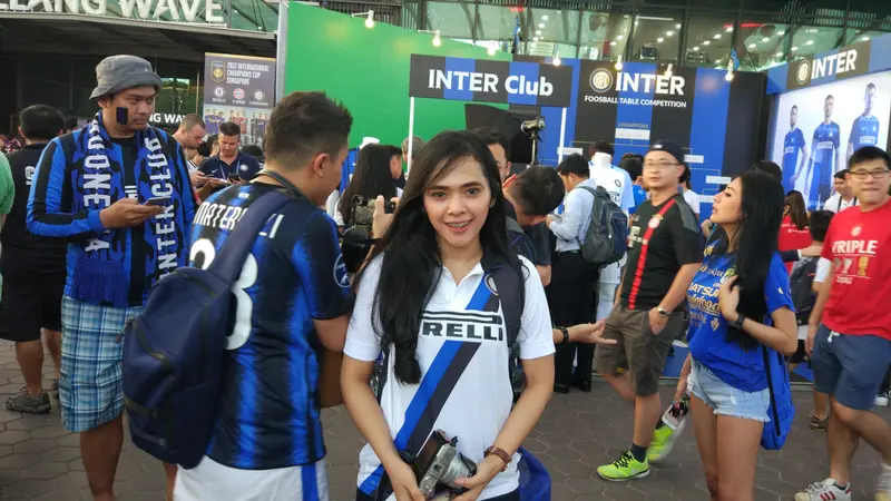 Maia Susanto merupakan salah satu anggota Inter Club Indonesia yang pergi ke Singapura untuk saksikan Inter Milan. 