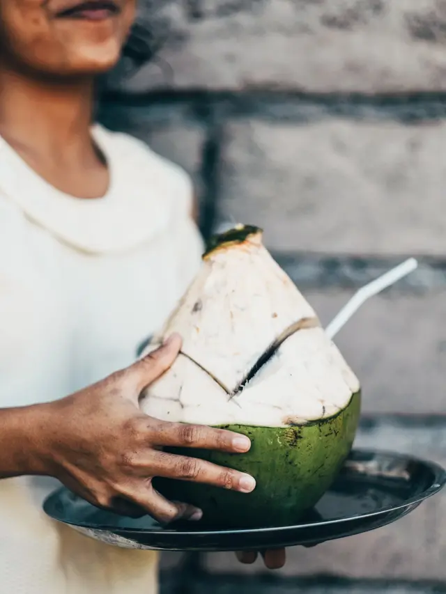 [Fimela] buah kelapa