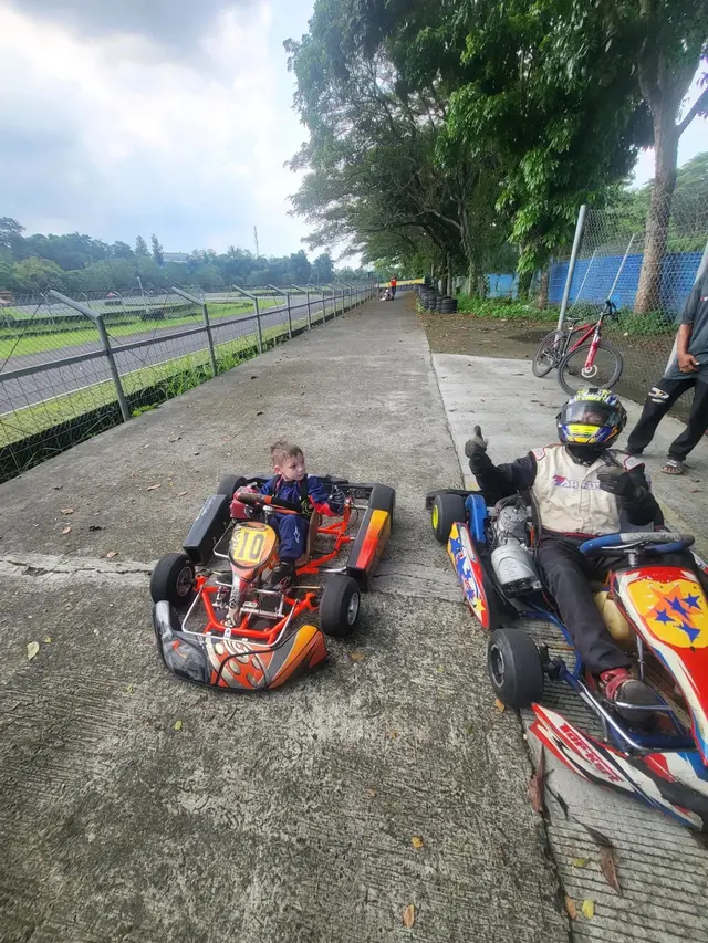 7 Momen Celine Evangelista Temani Lucio Balapan Gokart Ini Curi Perhatian