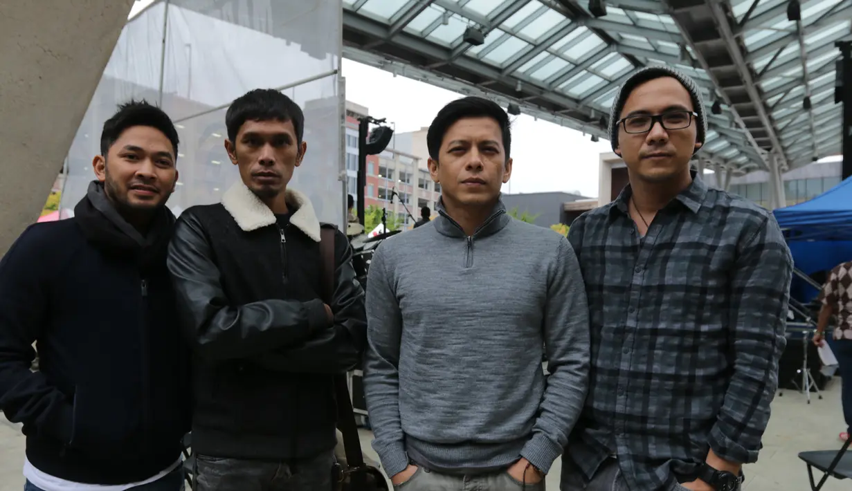 Mereka harus mempersiakan tenaga dan konsep pertunjukan dengan waktu yang dimiliki di sana. Kondisi cuaca yang dingin pun menjadi tantangan tersendiri yang dihadapi NOAH. (via Febri Yudha/Vidio.com)