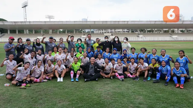 Foto: Disaksikan Langsung Ketua Umum PSSI, Timnas Wanita Indonesia Gelar Pertandingan Uji Coba Melawan Tim Putri Persib Bandung