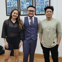 Ariel NOAH dan BCL tampak fitting baju bareng, netter mulai komentar soal nikah. (Instagram @samuelwongso)