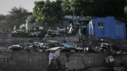 Prancis telah mengerahkan ratusan polisi dan polisi pamong praja di Mayotte sejak April untuk mempersiapkan tindakan pengamanan besar yang disebut Operasi Wuambushu (“Ambil Kembali” dalam bahasa setempat).  (AFP/PHILIPPE LOPEZ)