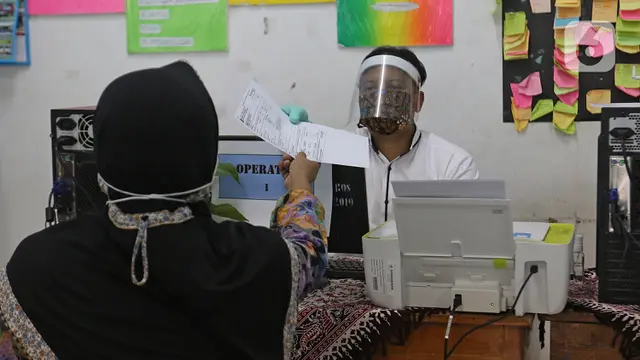 FOTO: Mengintip Proses Penerimaan Peserta Didik Baru di SMPN 60 Jakarta