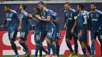 Gelanadang Juventus, Douglas Costa (ketiga kiri) berselebrasi dengan rekan-rekannya usai mencetak gol di menit ke-90 ke gawang Lokomotiv Moswoc pada pertandingan Grup D Liga Champions di stadion RZD Arena, Moskow (6/11/2019). Juventus menang 2-1 atas Lokomotiv Moscow. (AFP Photo/Alexander Nemenov)