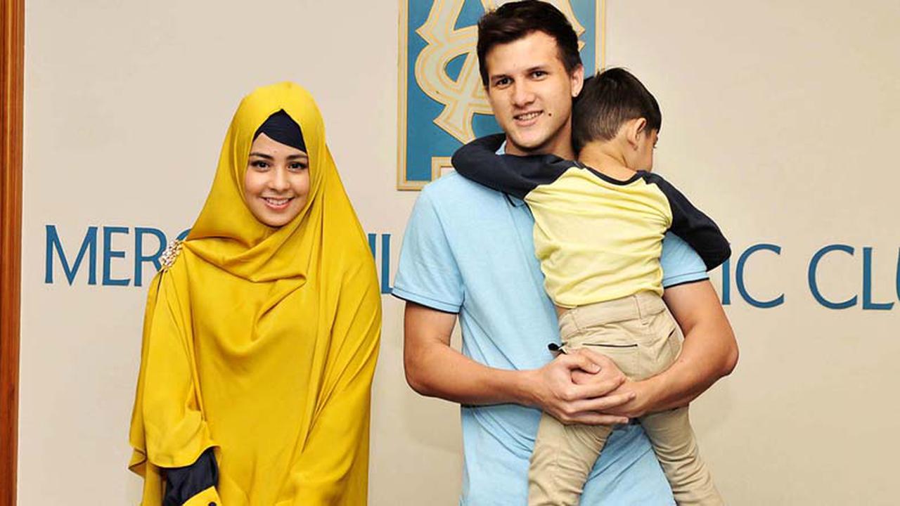 Stuart Collins dan Risty Tagor