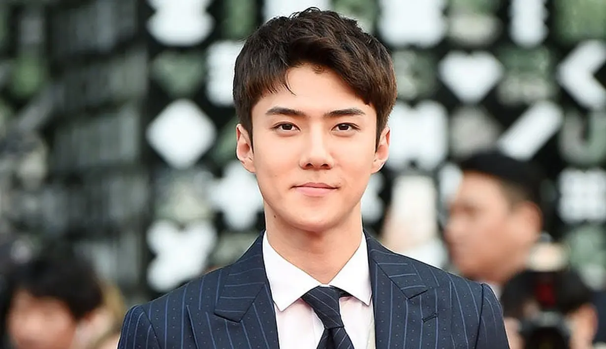 Tak hanya tampan, Sehun EXO ternyata juga punya hati emas. Lantaran ia kerap meluangkan waktunya untuk kegiatan sosial di sela-sela jadwalnya yang padat di dunia hiburan. (Foto: Soompi.com)