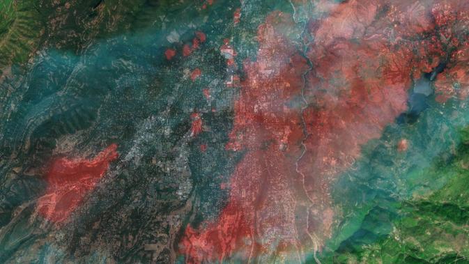 Foto satelit kebakaran di California yang diambil pada 8 Oktober 2018 (Earth Engine images by Jeff Chambers)
