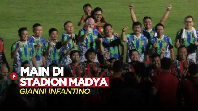 Berita video momen Presiden FIFA, Gianni Infantino, bermain sepak bola di Stadion Madya, Senayan, Jakarta, Selasa (18/10/2022) malam hari WIB.