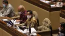 Menteri Dalam Negeri (Mendagri) Tito Karnavian (kanan) menghadiri rapat dengar pendapat (RDP) dengan Komisi II di gedung DPR RI, Jakarta, Selasa (19/1/2021). Rapat tersebut membahas evaluasi pelaksanaan pemilihan kepala daerah (Pilkada) 2020 pada 9 Desember  lalu. (Liputan6.com/Angga Yuniar)