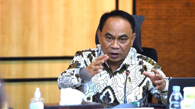 Menteri Koperasi Budi Arie Setiadi melihat peran koperasi dalam program Makan Bergizi Gratis (MBG)