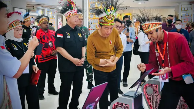 Presiden Jokowi mendukung pengembangan Containder,  aplikasi pengelolaan sampah karya anak muda Papua