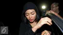 Vitalia Shesya usai menjalani proses assesment di Kantor BNN, Jakarta, Rabu(15/7/2015).  Dari hasil pemeriksaan tersebut Vitalia Shesya dinyatakan positif memakai Narkoba. (Liputan6.com/Faisal R Syam)