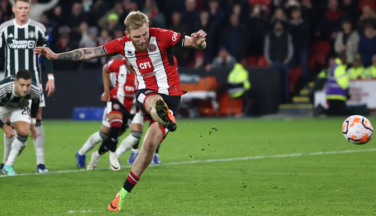 Sheffield sempat memperkecil ketinggalan berkat penalti Oliver McBurnie. (Darren Staples / AFP)