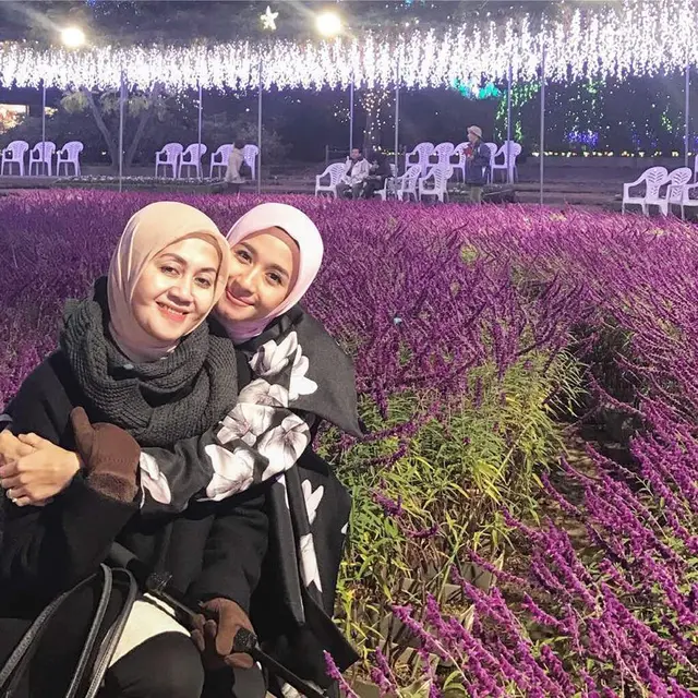 6 Potret Kebersamaan Laudya Cynthia Bella dan Ibunda, Penuh Kehangatan