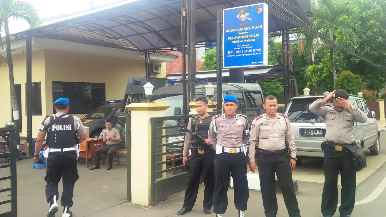 20160115-ledakan-depok-penjagaan polres