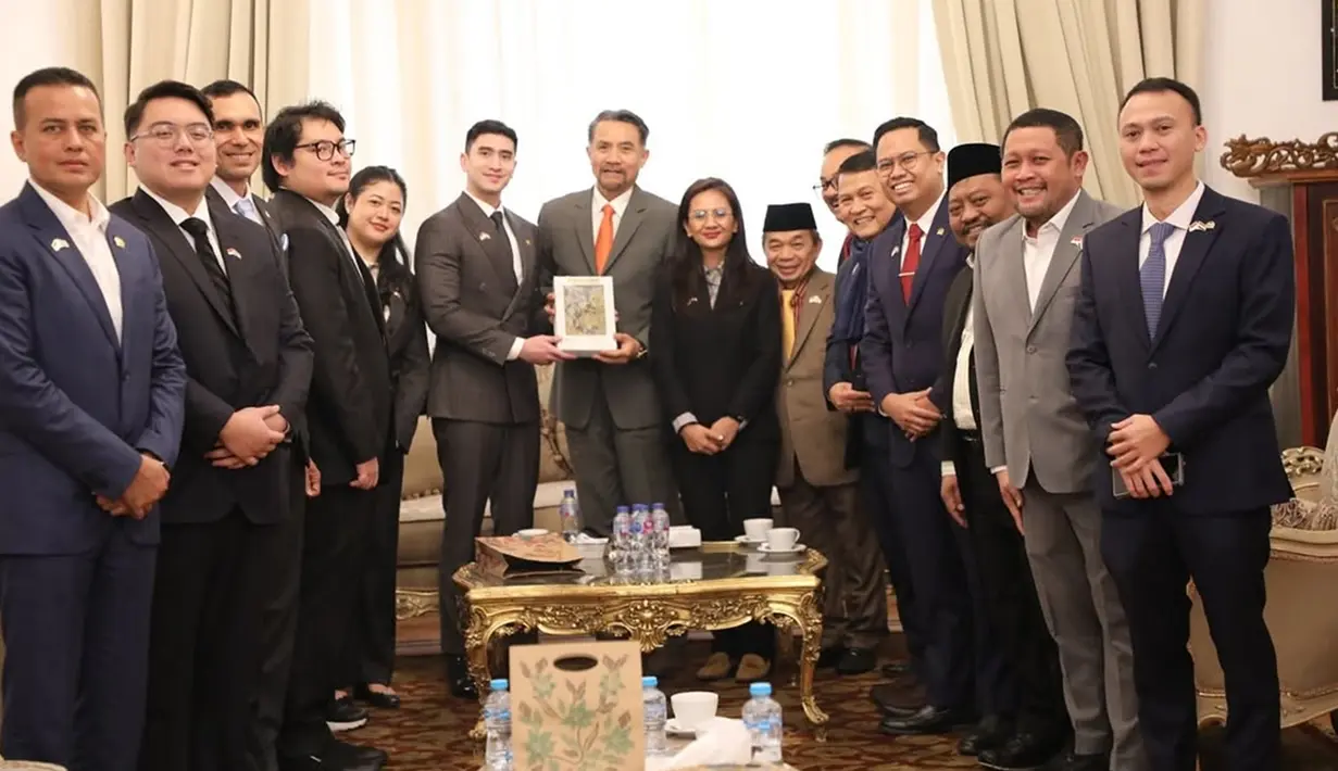 Sikap profesional Verrell mendapat apresiasi luas dari masyarakat. Banyak yang memuji penampilannya yang cerdas, sopan, dan mampu membawa nama baik Indonesia di panggung dunia. Kehadirannya sebagai wakil rakyat muda menunjukkan bahwa politisi Indonesia bisa berkontribusi positif dalam diplomasi global. (Liputan6.com/IG/@bramastavrl)
