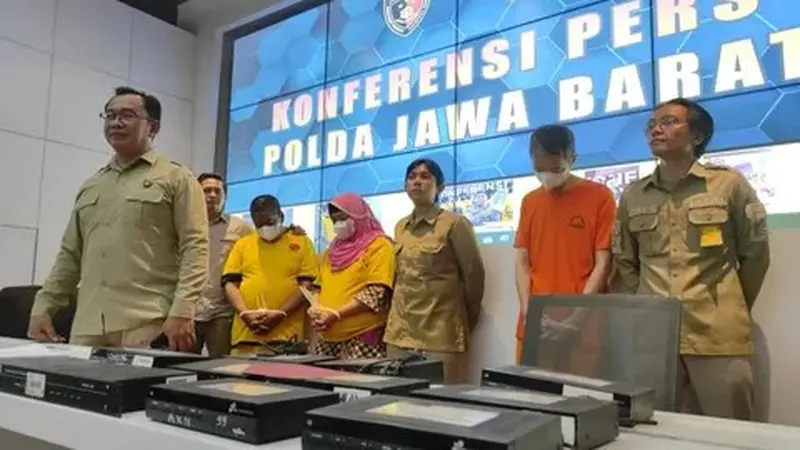 Penyidik Direktorat Reserse Kriminal Khusus (Ditreskrimsus) Polda Jawa Barat menangkap tiga orang tersangka terkait kasus dugaan distribusi illegal tayangan siaran televisi satelit milik Nex Parabola (PT. Mediatama Televisi).