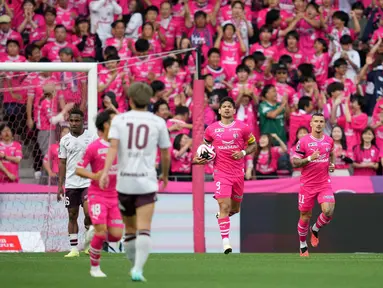 Laga pekan ke-18 J1 League 2024 akan menyajikan pertandingan antara Cerezo Osaka melawan Urawa Red Diamonds pada Sabtu (15/6/2024) pukul 17.00 WIB. Duel tersebut nantinya berlangsung di Yodoko Sakura Stadium, Osaka, Jepang. Pertandingan itu juga akan menjadi ajang adu tajam dua penyerang mereka. (Dok. J1 League)