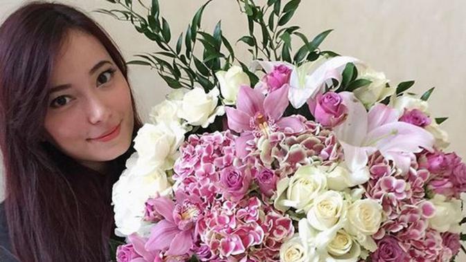 Menggugah, Kata-kata Bijak Asmirandah - Celeb Bintang.com