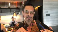 Analis Kebijakan Ahli Madya Badan Kebijakan Fiskal (BKF) Kemenkeu Rustam Effendi dalam konferensi pers Update dan Sosialisasi Insentif atas Investasi KBLBB kepada Stakeholder, di Park Hyatt Jakarta, Jumat (1/3/2024). (Tira/Liputan6.com)