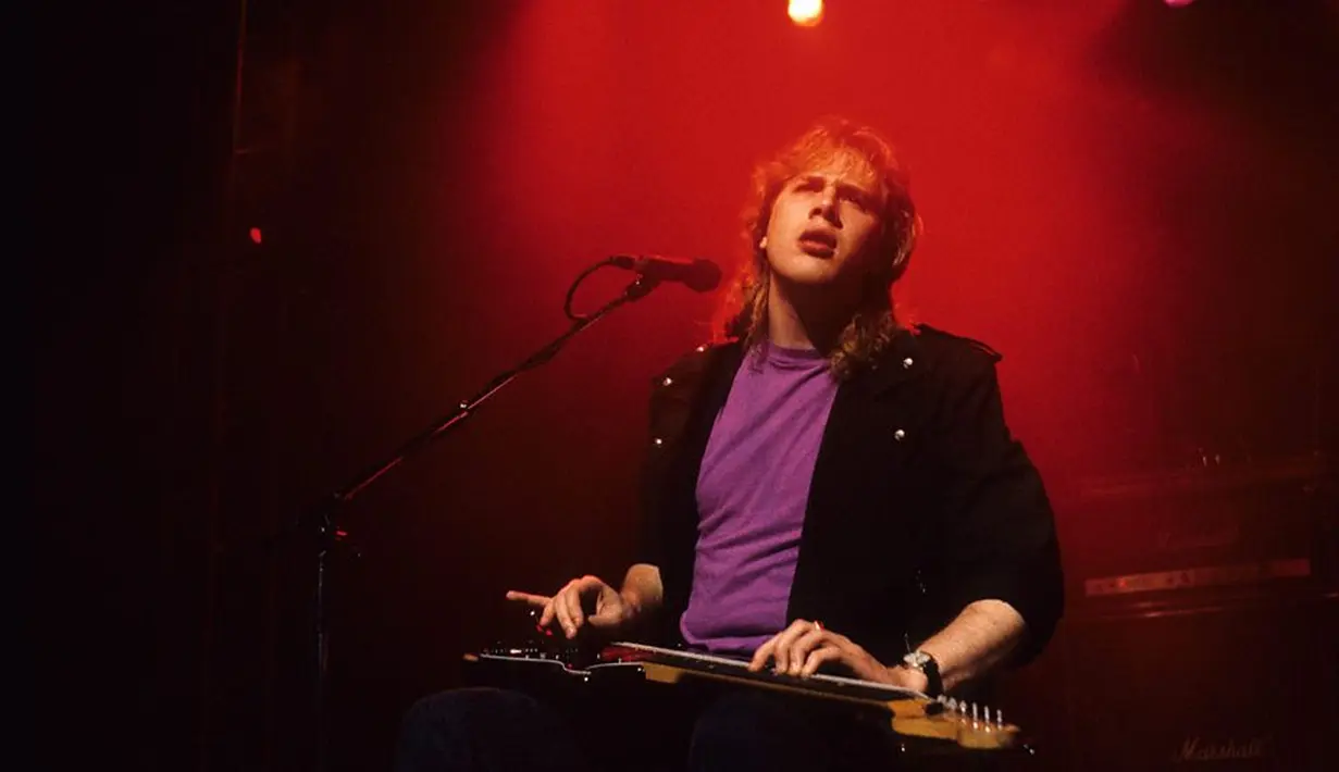 Jeff Healey merupakan musisi tunanetra asal Kanada. Ia merupakan musisi dengan genre seperti jazz dan blues. (foto: bbc.co.uk)