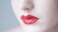 Ilustrasi bibir lebih tebal dengan lipstik. (unsplash,com)