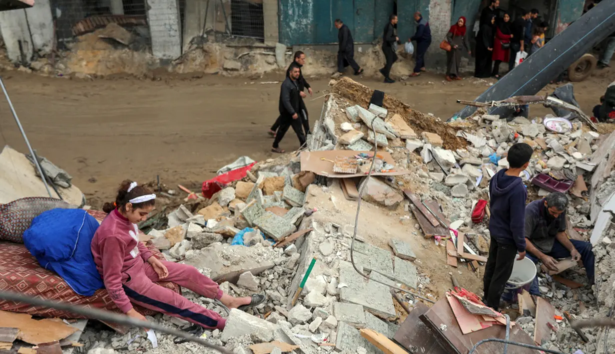 Sejak berminggu-minggu sebelum dan selama berlangsungnya gencatan senjata sementara, Qatar, dengan dukungan AS dan Mesir, telah terlibat dalam proses negosiasi intensif untuk mewujudkan dan memperpanjang jeda pertempuran di Gaza. (AP Photo/Mohammed Hajjar)