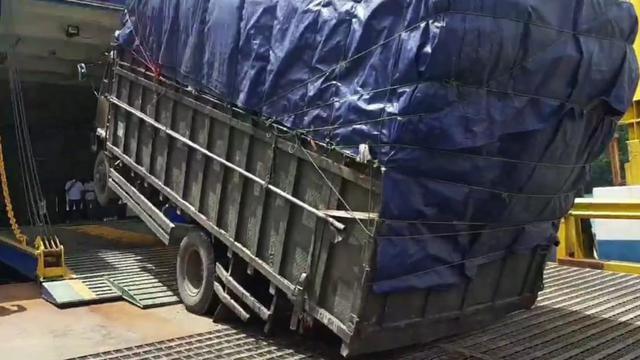 Dianggap Merugikan Dirjen Perhubungan Darat Larang Truk ODOL Masuki Pelabuhan Penyeberangan