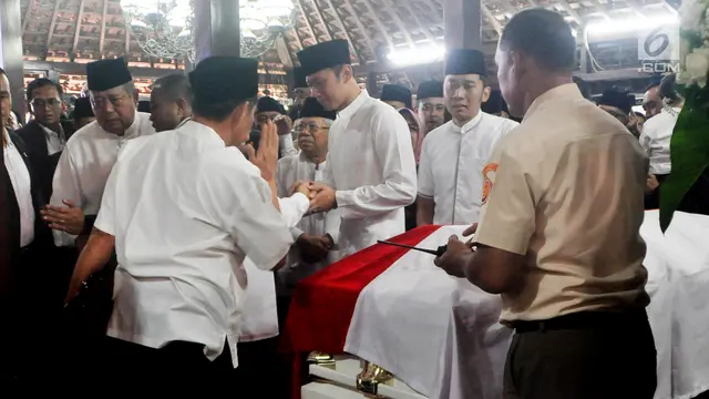 Tangis SBY, AHY, dan Ibas di Persemayaman Ani Yudhoyono