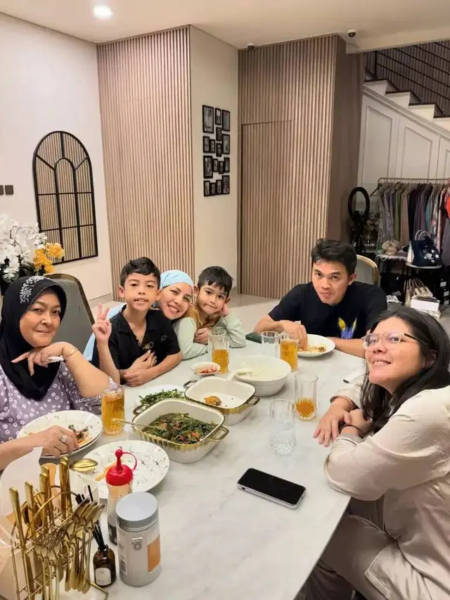 Tarawih Hingga Sahur, Ini 7 Momen Seleb Jalani Awal Bulan Ramadhan 2024