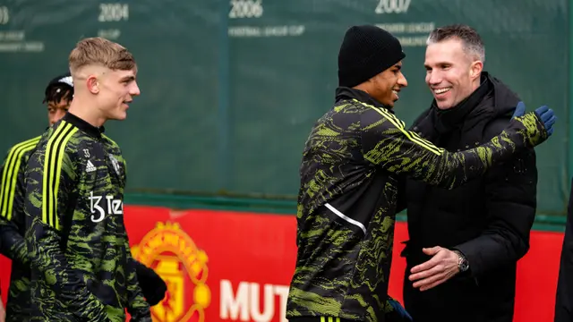 Foto: Lagi Latihan Persiapan Melawan Barcelona, Pemain MU Kedatangan Tamu Spesial