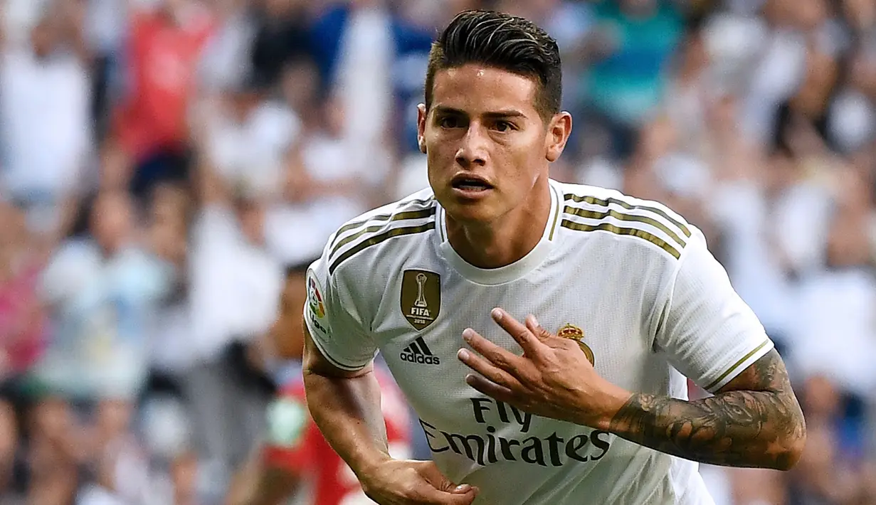 3. James Rodriguez - Pria asal Kolombia ini sempat menjalani masa peminjaman selama dua tahun di Bayern Munchen. Namun setelah kembali ke Santiago Bernabue, pemain berusia 28 tahun itu ternyata masih kesulitan mendapat tempat di skuat utama. (AFP/Pierre-Philippe Marcou)