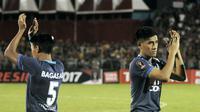 Bagas Adi dan Hanif Sjahbandi diisukan pindah dari Arema. (Bola.com/Iwan Setiawan)
