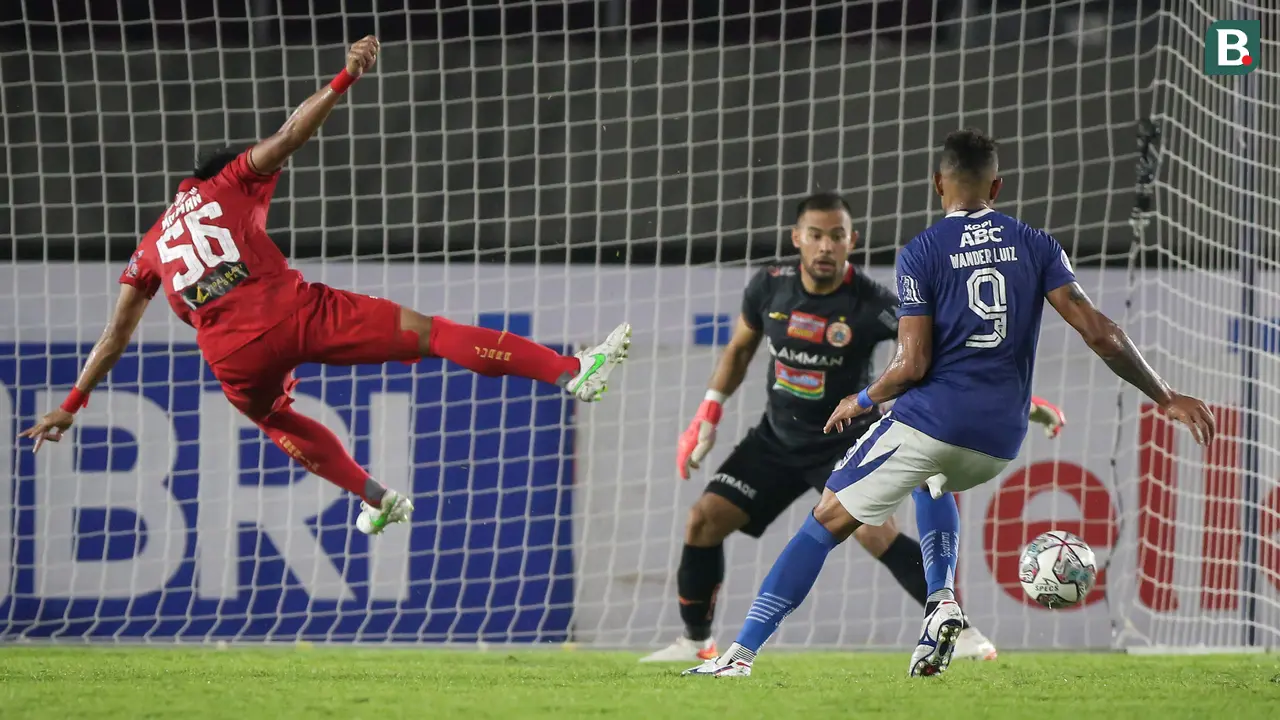 Foto: Gol Marko Simic Bawa Persija Jakarta Ungguli Persib Bandung di Babak Pertama dalam Laga Pekan ke-12 BRI Liga 1