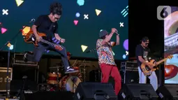 Dalam festival musik tersebut Funky Kopral membawakan sejumlah lagu, seperti Funchopat, Pak Tua, Bagian yang Hilang dan Superfunk. (Liputan6.com/Herman Zakharia)