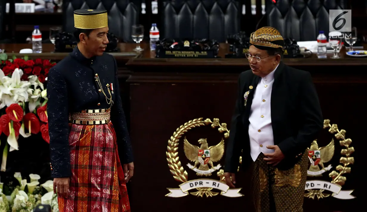 Presiden Jokowi bersama wapres Jusuf kalla dalam  Sidang Tahunan  DPR/DPD di kompleks Parlemen Senayan, Jakarta, Rabu (16/8) Sidang mendengarkan Pidato kenegaraan  Jokowi menyambut HUT ke-72 Kemerdekaan RI. (Liputan6.com/ Johan Tallo)