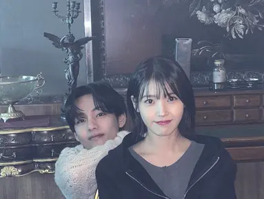 IU dan V BTS (Foto: Instagram/ dlwlrma)