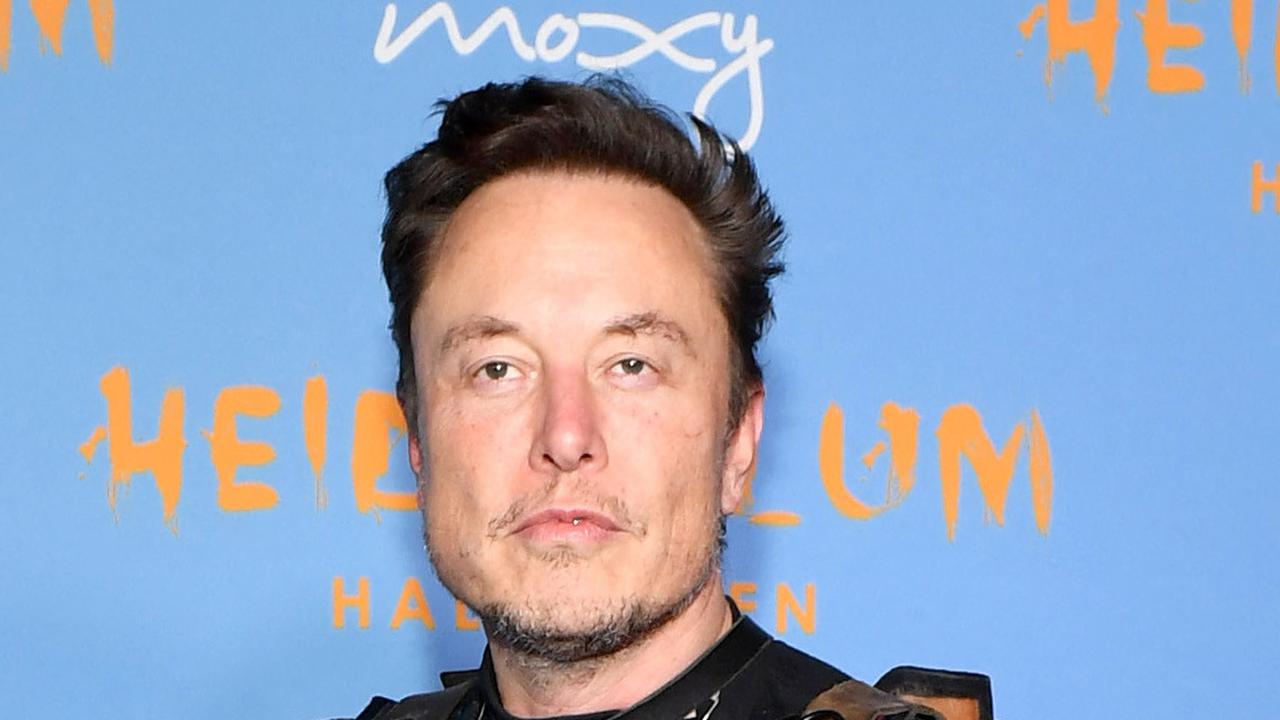 Gaya Elon Musk di Pesta Halloween, Pakai Kostum Seharga Ratusan Juta Rupiah