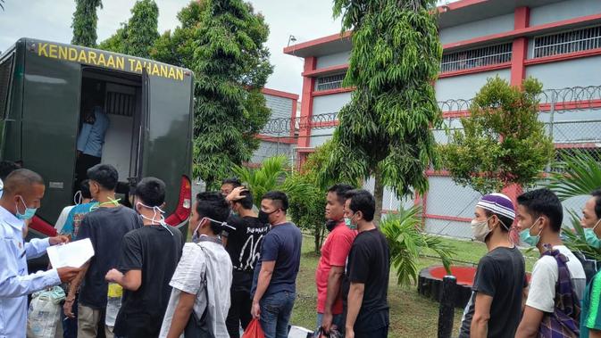 Over Kapasitas 30 Napi Rutan Kelas I Tangerang Dipindahkan Ke Lapas Serang News Liputan6 Com