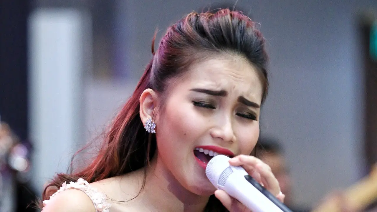 [Bintang] Ayu Ting Ting