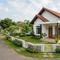 Model Rumah Desa yang Cocok untuk Lahan Hook. Gemini