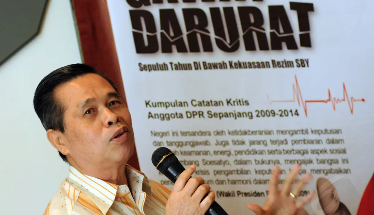 Pakar Komunikasi Politik UPH, Tjipta Lesmana, menyambut hangat diluncurkannya buku berjudul Indonesia Gawat Darurat karya Bambang Soesatyo di Jakarta, (31/8/2014). (Liputan6.com/Helmi Fithriansyah)
