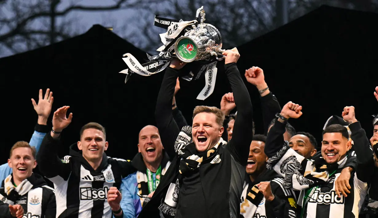 Newcastle United berhasil menjuarai Piala Liga Inggris setelah mengalahkan Liverpool dengan skor tipis 2-1 di Stadion Wembley pada beberapa waktu lalu. (AFP/Oli Scarff)