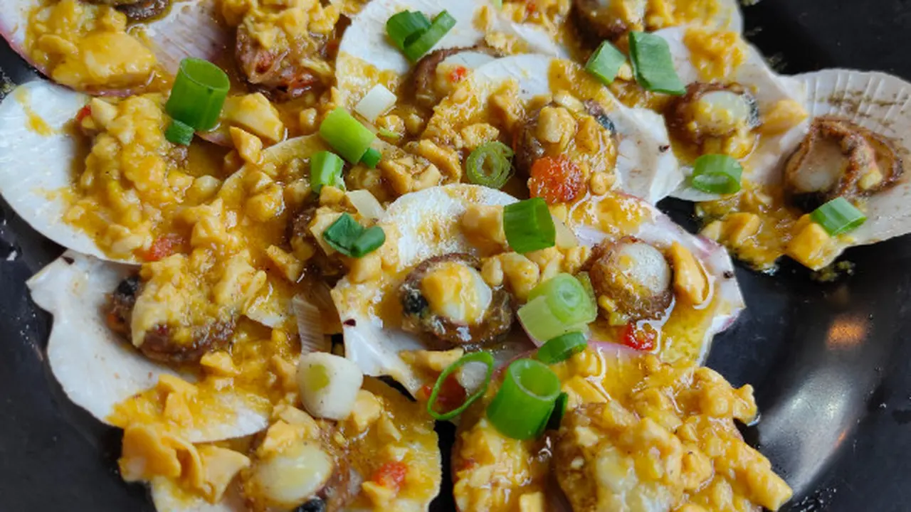 Kerang Srimping Telur Asin, Menu Olahan Seafood Unik di Cirebon Bikin Ketagihan