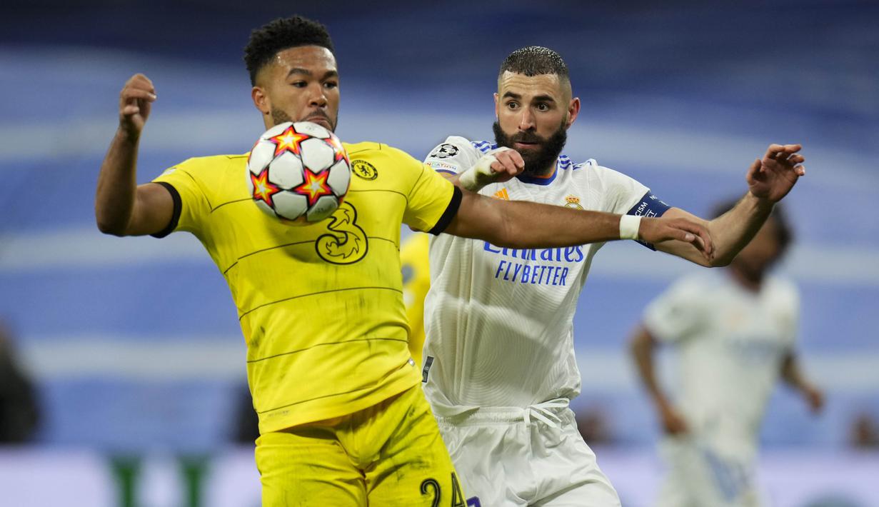 Namun Real Madrid tidak menyerah begitu saja. Anak asuh Carlo Ancelotti memberikan perlawanan dan terus menekan pertahanan The Blues. (AP/Manu Fernandez)