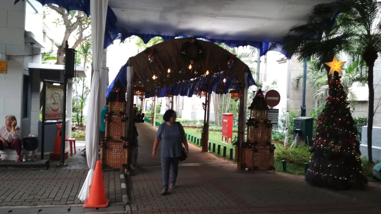 Gereja Katedral Bersolek Sambut Natal