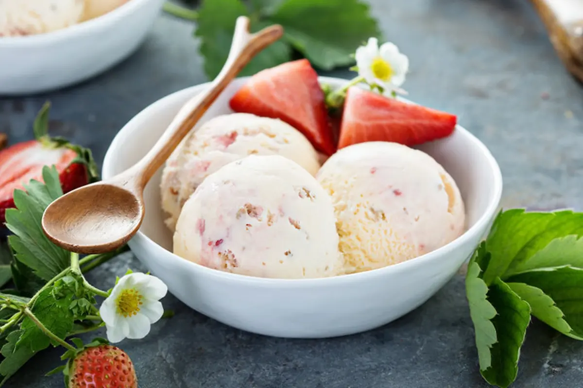 es krim strawberry cheesecake