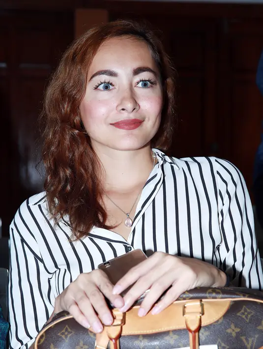 Sidang cerai Dewi Rezer dan Marcellino Lefrandt digelar di Pengadilan Negeri Jakarta Selatan, kawasan Ampera, Jakarta Selatan, Kamis (7/4/2016). (Deki Prayoga/Bintang.com)