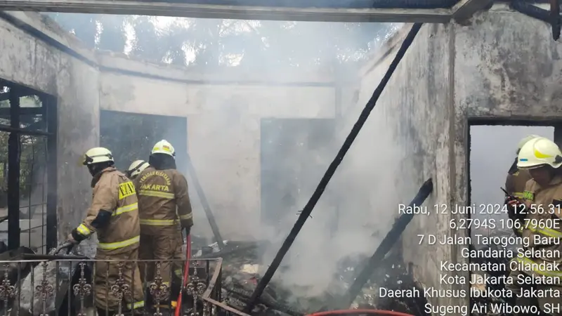 Kebakaran Rumah di Jalan Terogong Raya Kel. Cilandak Barat, Jakarta Selatan pada Rabu (12/6/2024).